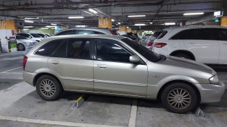 大賣場見「天才奇葩停車法」怒吼：別人要怎麼停？網友大笑：世界奇觀！