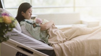 岳母出錢讓老婆住月子中心，明明狀態很好不需要照顧，這些錢用來買輛車不好嗎？她為什麼從不為我們的家考慮？