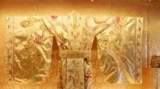 皇帝「龍袍」一輩子不洗，那味道宮人嬪妃怎麼忍受？貧窮限制了想像