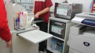超商店員問「要微波嗎？」卻被奧客臭罵，法律系店員一開口…她立刻閉嘴了！