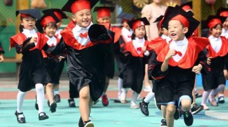 媽怨只是要求「天天回傳小孩照片」，老師竟回：可以轉學！怒問：有必要嗎？