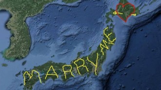 超狂求婚！靠足跡走出「嫁給我」娶到老婆還破了「金氏世界紀錄」