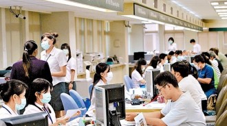 公務員偷薪假勤曝光　薪水大盜！捧鐵飯碗「做半年休半年」
