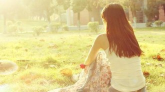 我離婚娶了老婆閨蜜，晚上幫女兒洗澡時，女兒跟我說「這段話」，我抱著她痛哭！