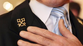 衣服上「交叉金鑰匙」揭密「世界最神秘組織」全台僅22人