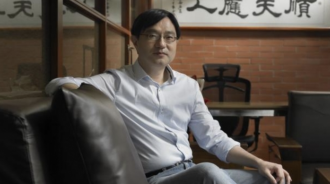 當年他被郭台銘用一通電話開除！失業後開了這家公司，5年後他年賺30億元：「感激郭董！」