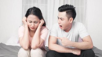 老婆坐月子期間，因為長髮洗澡時間長，我媽就擅自給老婆剪了短髮，老婆情緒爆炸，要拿奶瓶石匝我媽，怎麼辦？