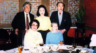 師生戀意外懷孕！想打掉「卻發現是龍鳳胎」堅持生下來，女兒長大後「家喻戶曉」網友驚：看她的戲長大