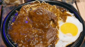 夜市牛排怎麼翻蛋？「只要1步驟」失敗率超低！