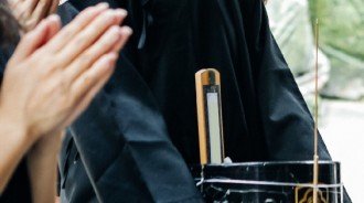 單身女病逝！母心疼沒人「捧斗」贈8萬金飾拜託外甥結果傻眼