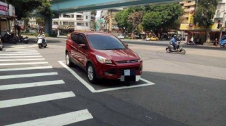 「台灣三寶」最扯行為！車子停「待轉區」還嗆：我去買個菜而已