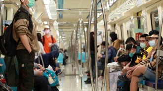 男童發現她「褲子拉鍊沒拉」！家長「這樣告訴孩子」...網友狂讚