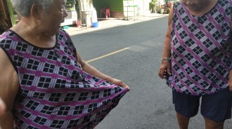 妳們是雙胞胎吧！阿嬤問路「意外撞見影分身」　孫女「笑翻秒PO網」神發展網笑歪：這太巧了吧 