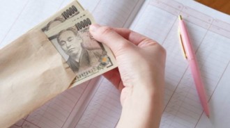 女朋友現在23k，我剛畢業暫無收入，家庭財富大概80k，如何委婉勸說女友當一個「家庭主婦」？