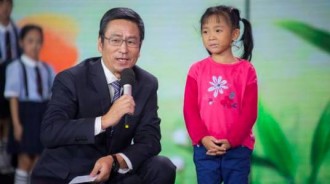 父親坐牢母親改嫁，6歲女童撐起三代之家，網友：懂事的讓人心疼