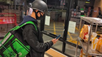 不怕2000萬違約！鄧佳華笑「跑外送養活自己」　曝老闆伸援手「給固定3萬月薪」秒拒：太少了啦 