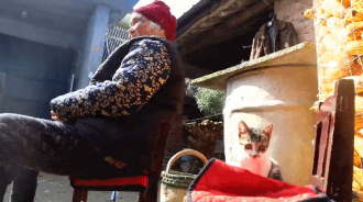 大兒子80歲！106歲嬤好受寵「兒女爭相搶照顧」　臉上藏不住幸福笑稱「我們永遠是孩子」