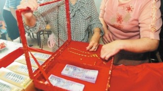 婆婆吃相難看！婚後3天狂要回聘金，她氣炸還金飾：不稀罕