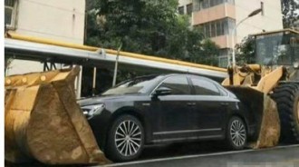 自家車位屢次被占「掛牌也無用」，不留挪車電話，車位主無奈使出絕招讓他「悔斷腸」，網贊翻：踢到鐵板了吧 