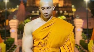 泰國最帥和尚還俗了！清規戒律練出「8塊腹肌+人魚線」 脫衣後荷爾蒙爆棚 網友尖叫：好想破戒❤