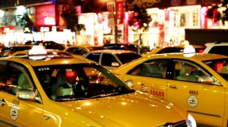 怕家人擔心…失業男偷開計程車「竟載到老婆」　她「淡淡回話」夫眼眶秒紅
