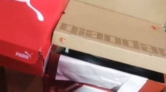 男子網上買運動鞋，再三詢問老闆「是否正品」，老闆承諾「假一賠三」，收到打開看「真寄來4雙」，網直呼「你賺大了」