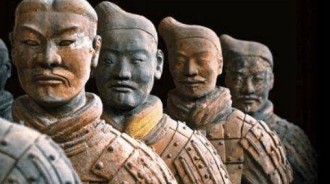 兵馬俑中最神秘一張的臉，僅出現5分鐘，留下一張照片後便消失：陶俑是五顏六色的