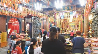 懷不上孩子！她到廟裡求籤「請神明幫忙」　保生大帝籤詩「送她五字箴言」秒笑噴：超直白 