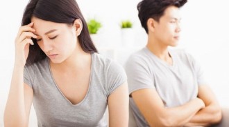 和老公2年沒有夫妻生活，我偷吃別人，沒想到離婚一個月老公再婚，得知對象是誰後，我砸了婚禮！