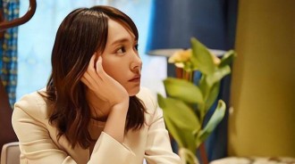女兒考上公務員後，那個親手把我們趕出門的前婆婆：必須認祖歸宗