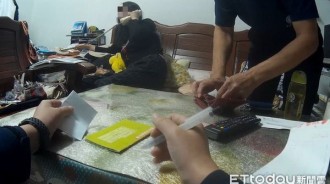 拿3本存摺衝銀行！兒發現不對勁「媽媽電話一直佔線」聽到內容傻眼　急聯絡警察「救回1400萬」