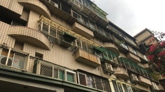 正要考慮買房！長輩大方「給40坪透天厝」免費住　過來人「只花200萬裝潢費」秒勸：會後悔 