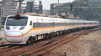 已買對號座！他搭台鐵被「站票阿嬤搶位」崩潰：全車在看怎麼趕？