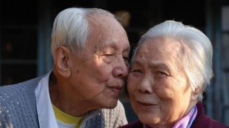 為何老了身上會有「老人味」？50歲後堅持3個習慣「老了或沒味」但是出現「爛蘋果味或鹹魚味」預示患3種病 