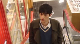 另類直播...韓國歐巴「全程不說話、不互動」卻狂吸20萬人觀看，一看你就懂為什麼....