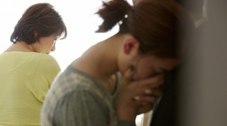 被夫家衛生習慣噁到！人妻苦嘆「婆婆1條浴巾擦全家」理由傻眼　住兩週「連牙刷都要共用」老公：很正常啊 
