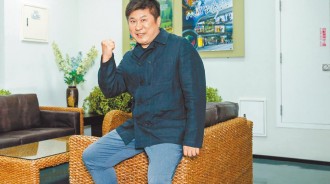每年捐500萬！胡瓜付出29年「低調當榮譽校長」笑伴弱勢童長大，一出場「就被孩子熱情包圍」感動告白惹淚 