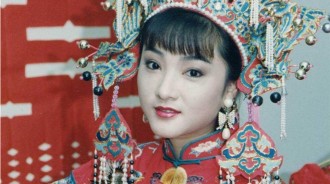 遊覽車叫賣被嫌！《戲說》女星求生計「車上被動手動腳」只能吞忍客人冷嗆「不紅才來賣啦」 