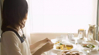 相親點菜8700！軟飯男「一毛不拔」還想打包　女孩虛晃一招「巧妙脫身」：讓男方自己乖乖結賬  