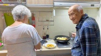 阿公就是我爸！許瑋甯遭問「誰是單親小孩」自卑舉手　淚謝外公「把她當女兒疼」：只關心我吃飽穿暖 