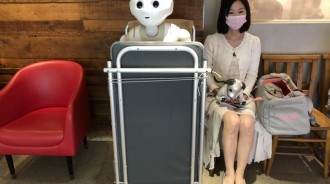 不交人類男友！女博士辭工作「24小時陪機器人男友」一見鍾情「散步、看球都一起」：100％安全感 