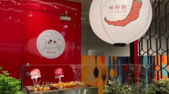 陶晶瑩小吃店開幕「排隊45分鐘結果麵沒熟」超傻眼　她親上火線道歉「超有誠意回禮」嗨翻全網 