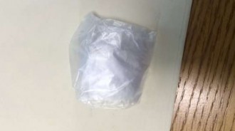 他收到旅館寄來的失物包裹，拆開一看...立刻大傻眼：我到底收到了什麼？