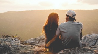 12星座這樣做，才是真的和你「在一起」！處女座牽手就算在一起、魔羯座把你放進他的未來裡！