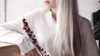 雪國來的精靈♥️白化女孩「絕美褐藍異色雙瞳」爆紅全網　睜開雙眼睛瞬間「宛如空靈天使下凡」太迷人 