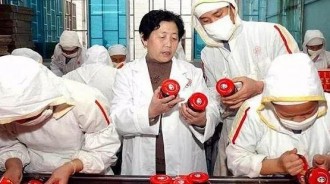 「單親媽媽」40歲時還在擺地攤，卻靠一個7元產品賺到80億，72歲開勞斯萊斯去打牌！ 