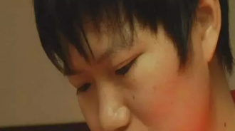 哥哥因意外臥病不醒，親妹不離不棄！　犧牲8年青春，29歲仍未嫁！不覺可惜：他活著就有意義  