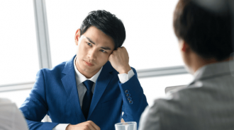 面試官：兩個「月」合起來是什麼字？女博士脫口而出：「朋」！當場被淘汰