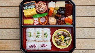 神秘客每年「七月三日」訂200個便當 ，年輕老闆知道真相哭了！