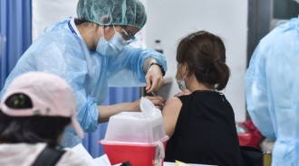 多縣市爆個案！台灣要打第4.劑？　醫解答「這族群可能會」
